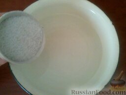 Тесто слоеное (1-й вариант): Как приготовить слоеное тесто:    Воду смешать с солью и сахаром.