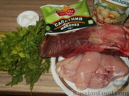 Салат из маринованных шампиньонов и свиного языка: Подготовьте продукты для салата из языка и шампиньонов.