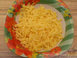 Салат из курицы с шампиньонами и сыром: Сыр натрите на крупной терке.
