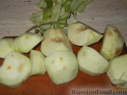 Оладьи из яблок: Как приготовить оладьи из яблок:    Очистить яблоки от кожуры и семян.