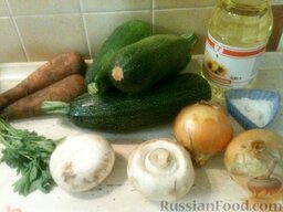 Кабачки, фаршированные грибами и овощами: Подготовить продукты для приготовления кабачков, фаршированных грибами и овощами.
