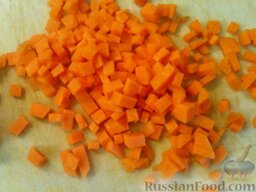 Кабачки, фаршированные грибами и овощами: Морковь очистить, вымыть, мелко нарезать.