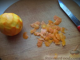 Варенье из апельсинов: Как приготовить варенье из апельсинов:    Апельсины тщательно вымыть. Апельсиновую корочку (цедру) очень тонко срезать острым ножом (без белого слоя). Очистить апельсины.