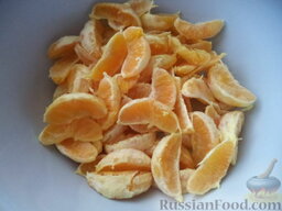 Варенье из апельсинов: Апельсины разобрать на дольки и удалить косточки.