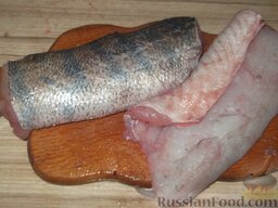 Рыба заливная: Рыбу разделывают на филе с кожей без костей.