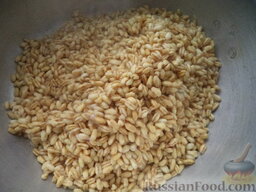 Кутья из пшеницы с маком: Далее откинуть на дуршлаг (или сито), облить холодной водой.