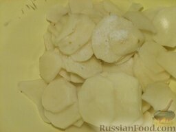 Картофель с яйцом и молоком: Картофель солится.