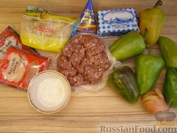 Перец, фаршированный мясом и рисом: Подготовить ингредиенты для форшировки перца мясом и рисом.