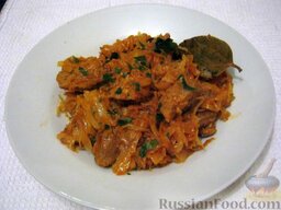 Тушеная капуста с мясом: Вот она, готовая капуста тушёная с мясом. Приятного аппетита!