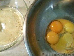 Бисквит сухой: Как приготовить сухой бисквит:    Взять сухую и тщательно обезжиренную миску. Отделить белки от желтков, белки поместить в обезжиренную миску и убрать в холодильник.