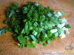 Салат "Мимоза"I: Лук зеленый помыть и нарезать.