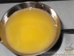 Коржики с маком на кефире: Как приготовить коржики с маком на кефире:    Масло растопить и слегка охладить. Отложить 0,5 ст. ложки для смазывания коржиков.