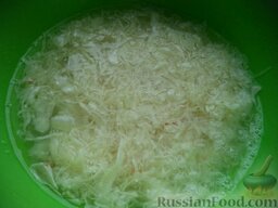 Солянка из квашеной капусты и мяса: Капусту промыть в трех холодных водах.