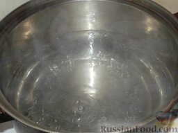 Свекольник горячий: Вскипятить воду (1-1,5 л)