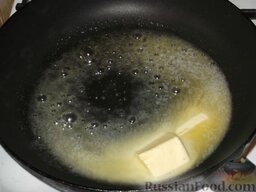Свекольник горячий: На сковороде растопить сливочное масло.