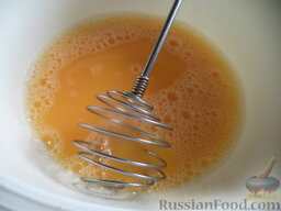 Суп с галушками: Отдельно приготовить тесто для галушек: 2 яйца взбить с 50 г воды и щепоткой соли.
