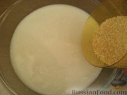 Каша кукурузная молочная: Как приготовить кашу кукурузную на молоке:    Кукурузную крупу перебрать, промыть, залить молоком.