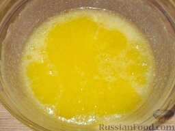 Пряник имбирный: Масло и сахар положить в большую посуду и нагревать 1 минуту при полной мощности, пока они не растопятся.