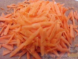 Суп картофельный с клецками: Морковь очистить, вымыть, натереть на крупной терке.