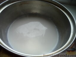 Пшенная молочная каша: Вскипятить молоко.