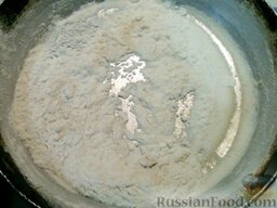 Крем заварной: Как приготовить заварной крем:    Муку просеивают и, периодически помешивая, прогревают на сковороде при температуре 100°С 5 минут.