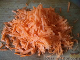 Маринованная молодая капуста: Морковь очистить, вымыть, натереть на крупной терке.