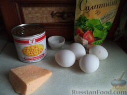 Салат из кукурузы с сыром: Продукты для рецепта перед вами.