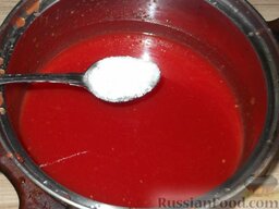 Сок из помидоров с мякотью: В полученный сок добавьте соль (1 ч. ложку на 0,5 л сока).
