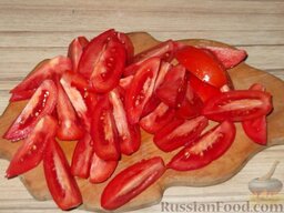 Помидоры в желе: Как приготовить помидоры в желе дольками:    Помидоры вымойте, нарежьте дольками.