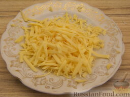 Салат из курицы с черносливом и грибами: Сыр натереть на крупной терке.