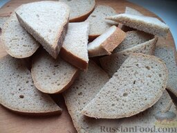 Гренки с чесноком: Как приготовить гренки с чесноком:    Ржаной хлеб нарезать ломтиками желаемой формы.