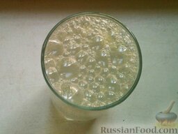 Домашний лимонад: Перелить сок с сахаром в бокал. Затем влить газированную воду.  Домашний лимонад готов.